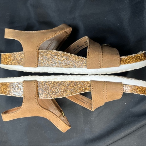 True by Baretraps Tan Sandals Size 6 - Picture 3 of 6